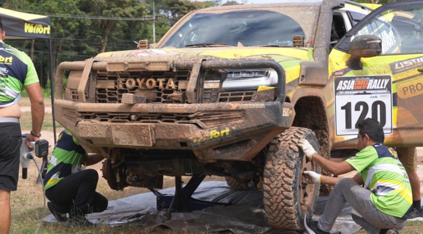 アジアクロスカントリーラリーに出場のランドクルーザー300